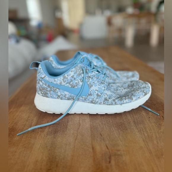 Women’s Roshe Run Premium 'Blue Camo' Nike shoes - Picture 3 of 6